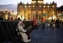 Velório do papa Francisco encerra com 250 mil visitantes; saiba o que acontece até o conclave