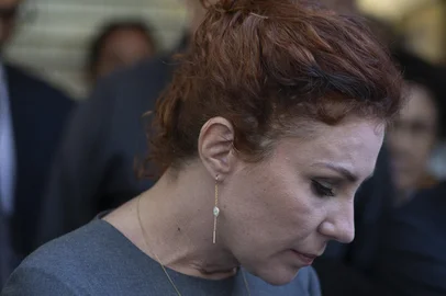 Coletiva com a deputada federal Carla Zambelli (PL-SP) na capital paulistaSP - CARLA ZAMBELLI/STF/CNJ/INVASÃO/PRISÃO/CONDENAÇÃO - POLÍTICA - A deputada federal Carla Zambelli (PL-  SP) participa uma coletiva de imprensa   na sede de seu partido no bairro de   Moema, na zona sul da cidade de São   Paulo, na tarde desta quinta-feira, 15   de maio de 2025, na presença do   advogado Daniel Bialski. Por   unanimidade, a Primeira Turma do   Supremo Tribunal Federal (STF) decidiu   nesta quarta-feira, 14, condenar a   parlamentar a dez anos de prisão por   coordenar invasão aos sistemas do   Conselho Nacional de Justiça (CNJ) em   2023. Zambelli deve iniciar o   cumprimento da reclusão em regime   fechado, estabeleceram os ministros.   Pela Lei da Ficha Limpa, ela também   fica inelegível e não pode concorrer em   eleições por oito anos.   15/05/2025 - Foto: NINO CIRENZA/ATO PRESS/ESTADÃO CONTEÚDOEditoria: POLÍTICALocal: SÃO PAULOIndexador: NINO CIRENZAFonte: Ato PressFotógrafo: ATO PRESS<!-- NICAID(16052431) -->