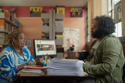 O Dia que te Conheci (2023), filme de André Novais Oliveira, com Renato Novaes e Grace Passô<!-- NICAID(15874529) -->