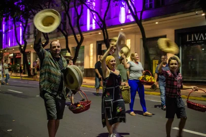 Imagens do ensaio do desfile alegórico da Festa da Uva 2024<!-- NICAID(15669655) -->