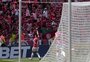 Taison comemora atuação no retorno da torcida ao Beira-Rio: "Feliz pelo gol e pela assistência"
