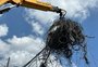 Duas toneladas de fios já foram retiradas de postes em apenas 10 ruas por força-tarefa de Porto Alegre