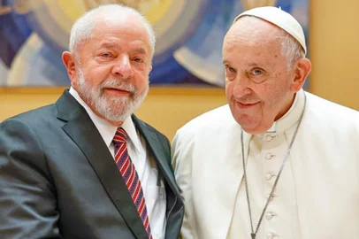 Roma, ItÃ¡lia, 21.06.2023 - Presidente Lula e a primeira-dama Janja encontram-se com papa Francisco, no Vaticano. Ricardo Stuckert/PRRoma, Itália, 21.06.2023 - Presidente Lula e a primeira-dama Janja encontram-se com papa Francisco, no Vaticano. Ricardo Stuckert/ PR / DivulgaçãoLocal: Roma, ItÃ¡liaIndexador: Ricardo Stuckert/PRFonte: Ricardo Stuckert/PRFotógrafo: SecretÃ¡rio de Ã?udiovisual - PR<!-- NICAID(15462186) -->