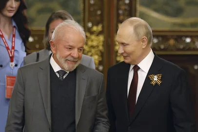 Russian President Vladimir Putin meets with Brazilian President Luiz Inacio Lula da Silva at the Kremlin in Moscow on May 9, 2025. (Photo by Maxim Shemetov / POOL / AFP)Editoria: POLLocal: MoscowIndexador: MAXIM SHEMETOVSecao: diplomacyFonte: POOLFotógrafo: STR<!-- NICAID(16033938) -->