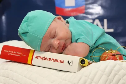 Ensaio fotográfico bebês UTI Neonatal Hospital Geral - Theodoro<!-- NICAID(15380398) -->