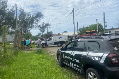 BALNEÁRIO PINHAL, RS, BRASIL - 14/02/2024 - Três homens são mortos a tiros no Litoral Norte. Crime aconteceu em Balneário Pinhal, na Praia do Magistério. FOTO: RÁDIO LIDER FM 98,1 / DIVULGAÇÃO<!-- NICAID(15678703) -->