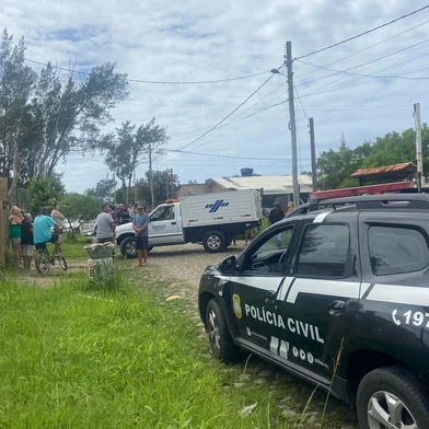 BALNEÁRIO PINHAL, RS, BRASIL - 14/02/2024 - Três homens são mortos a tiros no Litoral Norte. Crime aconteceu em Balneário Pinhal, na Praia do Magistério. FOTO: RÁDIO LIDER FM 98,1 / DIVULGAÇÃO<!-- NICAID(15678703) -->