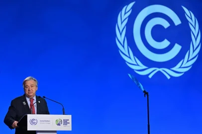 (FILES) In this file photo taken on November 11, 2021 United Nations (UN) Secretary General Antonio Guterres speaks during an plenary session at the COP26 UN Climate Change Conference in Glasgow. - UN chief Antonio Guterres said the world was still on the precipice of "catastrophe" after nations reached a global climate deal Saturday that fell short of what science says is needed to contain dangerous warming.  "Our fragile planet is hanging by a thread," Guterres said in a statement that welcomed progress at the Glasgow summit, while stressing it was "not enough"."We are still knocking on the door of climate catastrophe," he added. (Photo by Paul ELLIS / AFP)<!-- NICAID(14940612) -->
