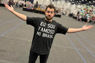 Vincent Martella, ator de todo mundo odeia o chris, ultrapassa 1,6 milhão de seguidores com mutirão de brasileiros<!-- NICAID(15725853) -->