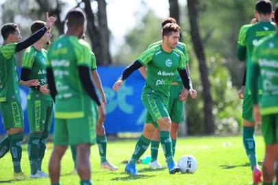 CAXIAS DO SUL, RS, BRASIL, 08/03/2023. Treino do Juventude no Centro de Formação de Atletas e Cidadãos (Cfac). O Ju está disputando o Campeonato Gaúcho (Gaúchão 2023). Na foto, volante Jean Irmer. (Porthus Junior/Agência RBS)Indexador:                                 <!-- NICAID(15369879) -->