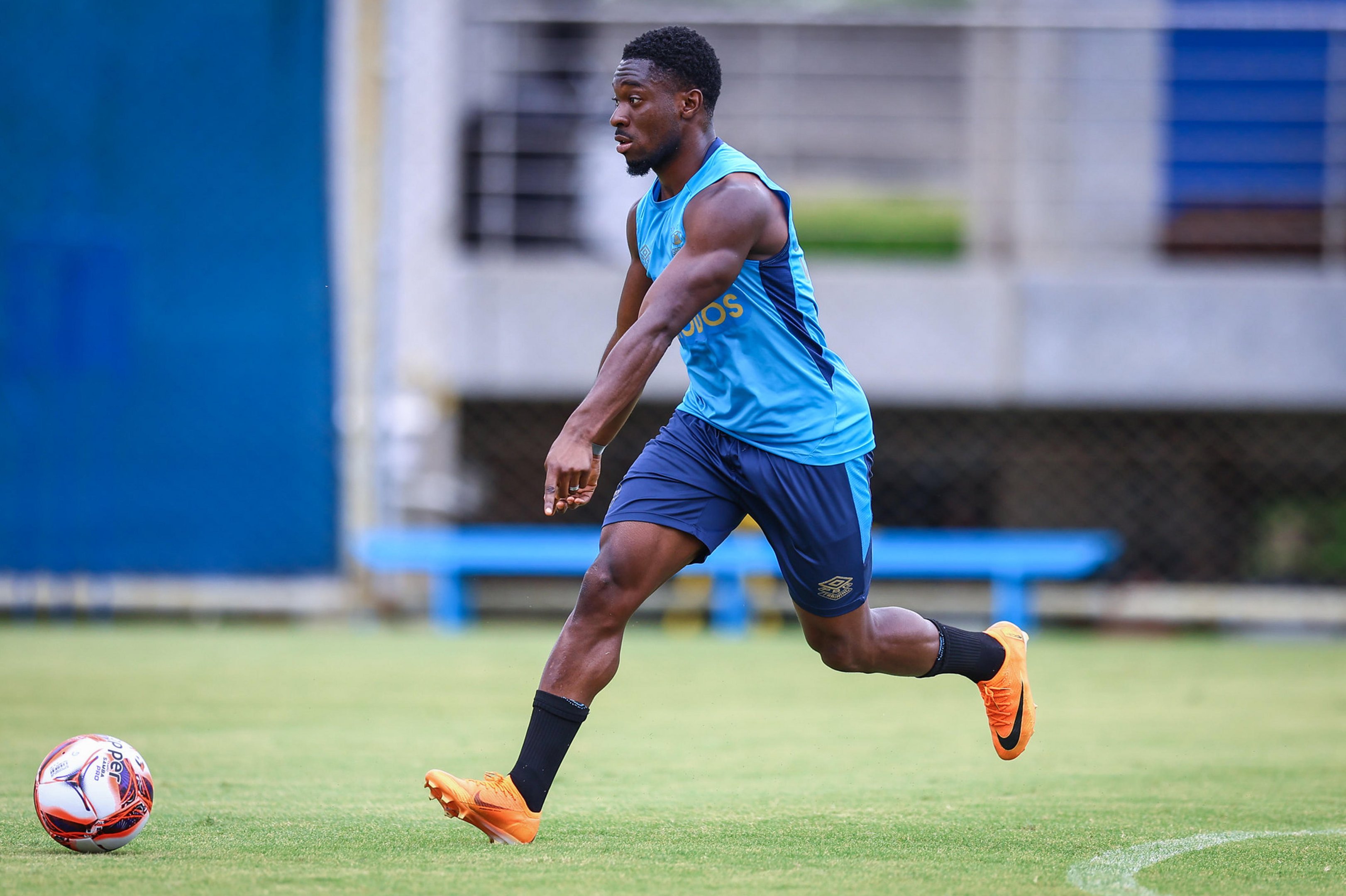 Atacante volta a ter nome regularizado e Gr&ecirc;mio ganha refor&ccedil;o para jogo contra o Juventude