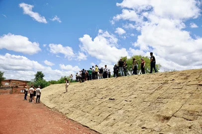 PORTO ALEGRE, RS, BRASIL, 21-01-2026:  O prefeito Sebastião Melo e o governador Eduardo Leite visitando Dique do Sarandi. Foto: Jeff Botega/Agência RBS<!-- NICAID(16208261) -->