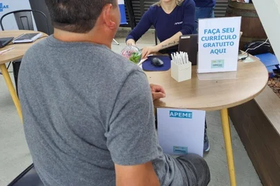 Primeira edição do Feirão de Empregos da Apeme, em Garibaldi, em 2024. <!-- NICAID(16165618) -->