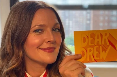 Drew Barrymore promete contar sobre própria trajetória em novo talk show<!-- NICAID(14588464) -->
