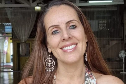 A bailarina Michele Trentin lança nesta terça-feira (6) seu primeiro livro O Oriente que eu Vivi, a partir das 17h30min, na Rakaça Templo de Dança, em Caxias do Sul. Na obra, Michele narra sua relação com a arte e a cultura orientais a partir de sua experiência durante os 10 anos em que ela  viveu por lá. Além da sessão de autógrafos ocorre ainda show com Rakaça Troupe e concerto com Lucas Duarte.<!-- NICAID(16030150) -->