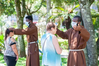 Bênção dos Freis Capuchinhos na Praça Dante Alighieri, em Caxias do Sul<!-- NICAID(15295658) -->