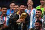 Argentina's forward #10 Lionel Messi lifts the World Cup trophy during the Qatar 2022 World Cup trophy ceremony after the football final match between Argentina and France at Lusail Stadium in Lusail, north of Doha on December 18, 2022. - Argentina won in the penalty shoot-out. (Photo by FRANCK FIFE / AFP)Editoria: SPOLocal: DohaIndexador: FRANCK FIFESecao: soccerFonte: AFPFotógrafo: STF<!-- NICAID(15298755) -->