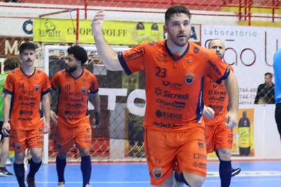 Com dois gols de Matheus Gaúcho, Passo Fundo Futsal empatou com o Guarani, em Frederico Westphalen.<!-- NICAID(15471817) -->