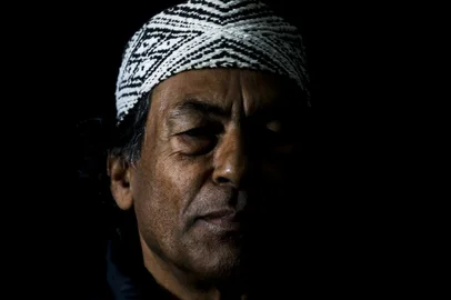 PORTO ALEGRE, RS BRASIL, 17-09-2019: O líder indígena Ailton Krenak durante ensaio do espetáculo inédito O Silêncio do Mundo, com a performer Andreia Duarte, em sala no Sesc, na região central. (Foto: Mateus Bruxel / Agência RBS)<!-- NICAID(14252720) -->