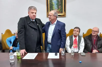 José Otávio sinaliza apoio a Vieira da Cunha.<!-- NICAID(15190749) -->