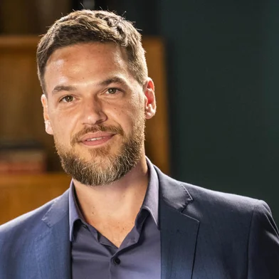 Theo ( Emilio Dantas ), vai na fé<!-- NICAID(15439372) -->