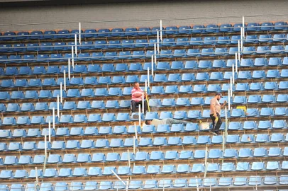 Estádio Centenário passa por obras no setor de cadeiras<!-- NICAID(15363662) -->