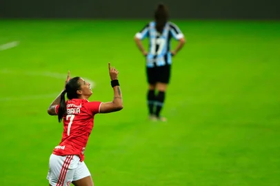 PORTO ALEGRE, RS, BRASIL,  20/06/2021-Inter x Grêmio: o jogo da 14ª rodada do Brasileirão Feminino. Foto: Marco Favero / Agencia RBSIndexador: Andre Avila<!-- NICAID(14813834) -->