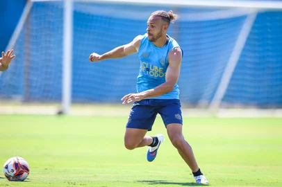 RS - FUTEBOL/ TREINO GREMIO 2025 - ESPORTES - Jogadores do Gremio realizam treino tÃ©cnico durante a manha desta quinta -feira, no CT Luiz Carvalho, na preparaÃ§Ã£o para a partida valida pelo Campeonato Gaucho 2026. FOTO: LUCAS UEBEL/GREMIO FBPA<!-- NICAID(16239536) -->