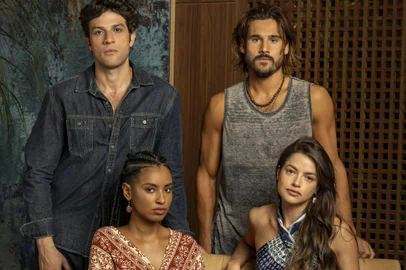 mania de você, Mavi (Chay Suede), Luma (Agatha Moreira), Rudá (Nicolas Prattes) e Viola (Gabz)<!-- NICAID(15871099) -->