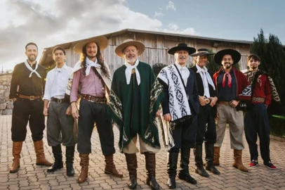 Intervenções culturais, concerto de gaiteiros e show com Os Serranos marcam aniversário de Canela<!-- NICAID(15942632) -->