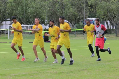 Jogadores do Ayacucho realizam treinamento antes do jogo de volta contra o Grêmio pela pré-Libertadores<!-- NICAID(14735809) -->