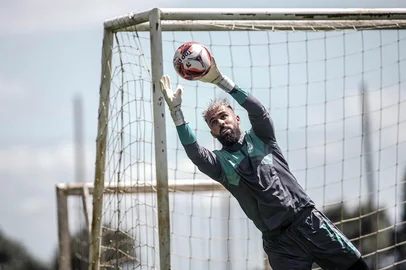 Fernando Alves / E.C Juventude / Divulgação Juventude realiza treino na pré-temporada visando a estreia no Gauchão. Na foto, goleiro Jandrei<!-- NICAID(16197501) -->