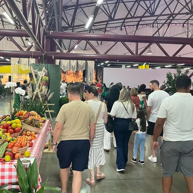 Mesmo com o calor de quase 30⁰, os caxienses e moradores da região escolheram curtir o último dia da Festa das Colheitas neste domingo (23). A organização do evento estima que cerca de mais de XXX mil pessoas passaram pelos pavilhões durante os três finais de semana da Festa. <!-- NICAID(16001663) -->