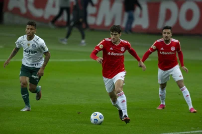 PORTO ALEGRE, RS, BRASIL - 30.06.2021 - O Inter recebe o Palmeiras pela oitava rodada do Campeonato Brasileiro. Rodrigo Dourado, Heitor. (Foto: Jefferson Botega/Agencia RBS)Indexador: Jeff Botega<!-- NICAID(14822474) -->