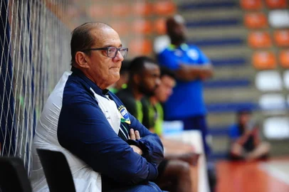 CARLOS BARBOSA, RS, BRASIL, 30/01/2020. Eliminatórias Sulamericanas da Copa do Mundo de Futsal - Treinamento da Seleção Brasileira de Futsal, no Centro Municipal de Eventos Sérgio Luiz Guerra. Na foto, ex-técnico de futsal, Fernando Ferretti. (Porthus Junior/Agência RBS)<!-- NICAID(14404062) -->