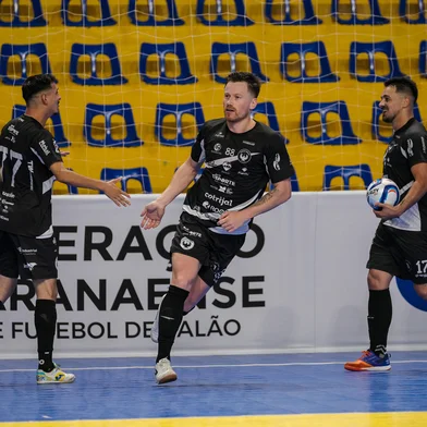 Russo Preto, de Não-Me-Toque vence o Umuarama na estreia da Copa Sul 2025 por 4 a 3<!-- NICAID(16141160) -->