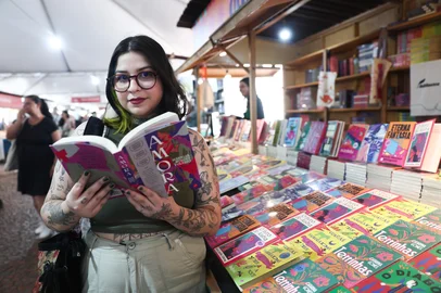 Jonathan Heckler / Agencia RBS PORTO ALEGRE, RS, BRASIL, 05-11-2025: Os influencers da Feira do Livro. Bia Assad é uma influenciadora oficial do evento. Foto Jonathan Heckler/Agência RBS<!-- NICAID(16161224) -->