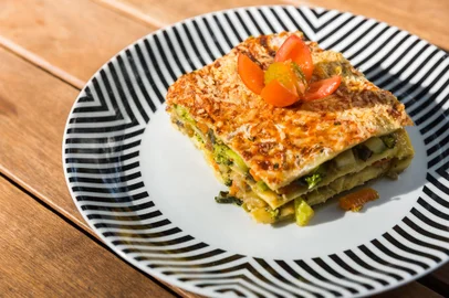 PORTO ALEGRE, RS, BRASIL,  : Receitas com foco em verduras e legumes 1. Lasanha de legumes 2. Quiche de alho-poró 3. Berinjela à milanesa 4. Sopa de batata-doce 5. Suco de cenoura, maçã e gengibre (Omar Freitas/Agência RBS)Indexador: Omar Freitas<!-- NICAID(12294725) -->