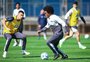 Meia participa de treino do Grêmio e vira opção para enfrentar o Torque