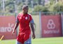 Alerrandro reencontra Vitória em alta no Inter e volta ao palco de golaço indicado ao Puskás