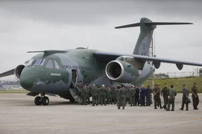 Repatriados vindos de Israel pousam em GuarulhosSão Paulo SP 13/10/2023 Operação Voltando em Paz - Aeronave KC-390 Millennium, pousa na Base Aérea de Guarulhos com 64 brasileiros retirados da área de conflito em Israel. Foto: Paulo Pinto/Agência Brasil/DivulgaçãoLocal: SÃ£o PauloIndexador: Paulo Pinto/AgÂ?Ãªncia BrasilFonte: AgÃªncia Brasil/Empresa Brasil dFotógrafo: Reporter Fotografico<!-- NICAID(15568602) -->