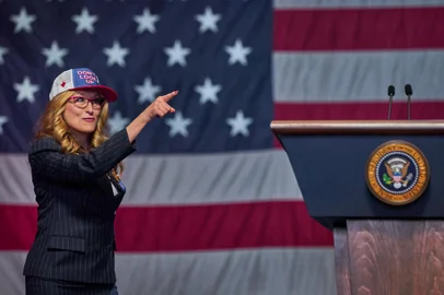 DON'T LOOK UP, MERYL STREEP as PRESIDENT JANIE ORLEAN. Cr. NIKO TAVERNISE/NETFLIX Â© 2021<!-- NICAID(14884222) -->