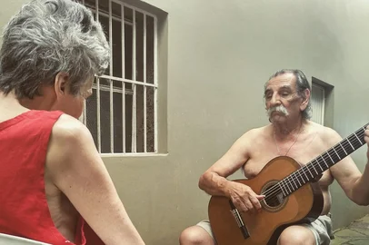 Morreu neste domingo (10), em Caxias do Sul, aos 69 anos, Sueli de Fátima Teixeira, esposa do músico argentino Lúcio Yanel, 79. Desde 2008, Sueli enfrentava o avanço do Alzheimer. As últimas homenagens estão sendo prestadas na Sala B das Capelas São Francisco. A cerimônia de despedida ocorre nesta segunda-feira (11), às 15h30min, no Memorial Crematório São José de Caxias do Sul.<!-- NICAID(16098696) -->