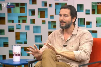 Vladimir Brichta comenta ótima relação com Marco Ricca, ex-marido de Adriana Esteves, no Papo de Segunda.<!-- NICAID(15617039) -->
