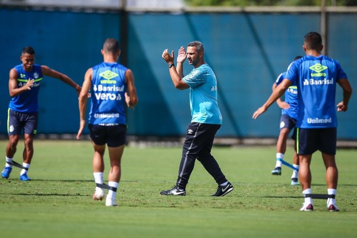 Com novo preparador físico, Grêmio encaminha time para encarar o Esportivo; confira