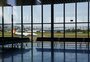 Operação no aeroporto Salgado Filho está suspensa por tempo indeterminado