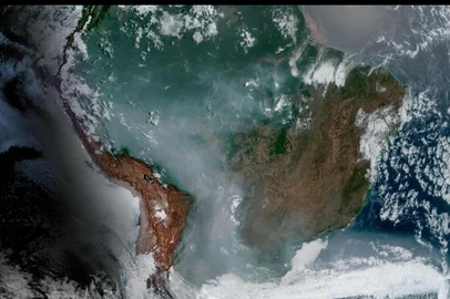 cortina de fumaça dos incêndios da Amazônia são capturadas pela NASA<!-- NICAID(15844968) -->