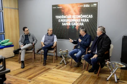 Campo em debate banrisual<!-- NICAID(16117852) -->