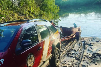 Bombeiros procuram adolescente desaparecido no Rio Caí<!-- NICAID(15543467) -->