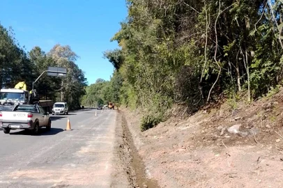 Obras de pavimentação da RS-453, entre Garibaldi e Farroupilha, devem ser concluídas até novembro<!-- NICAID(15573746) -->